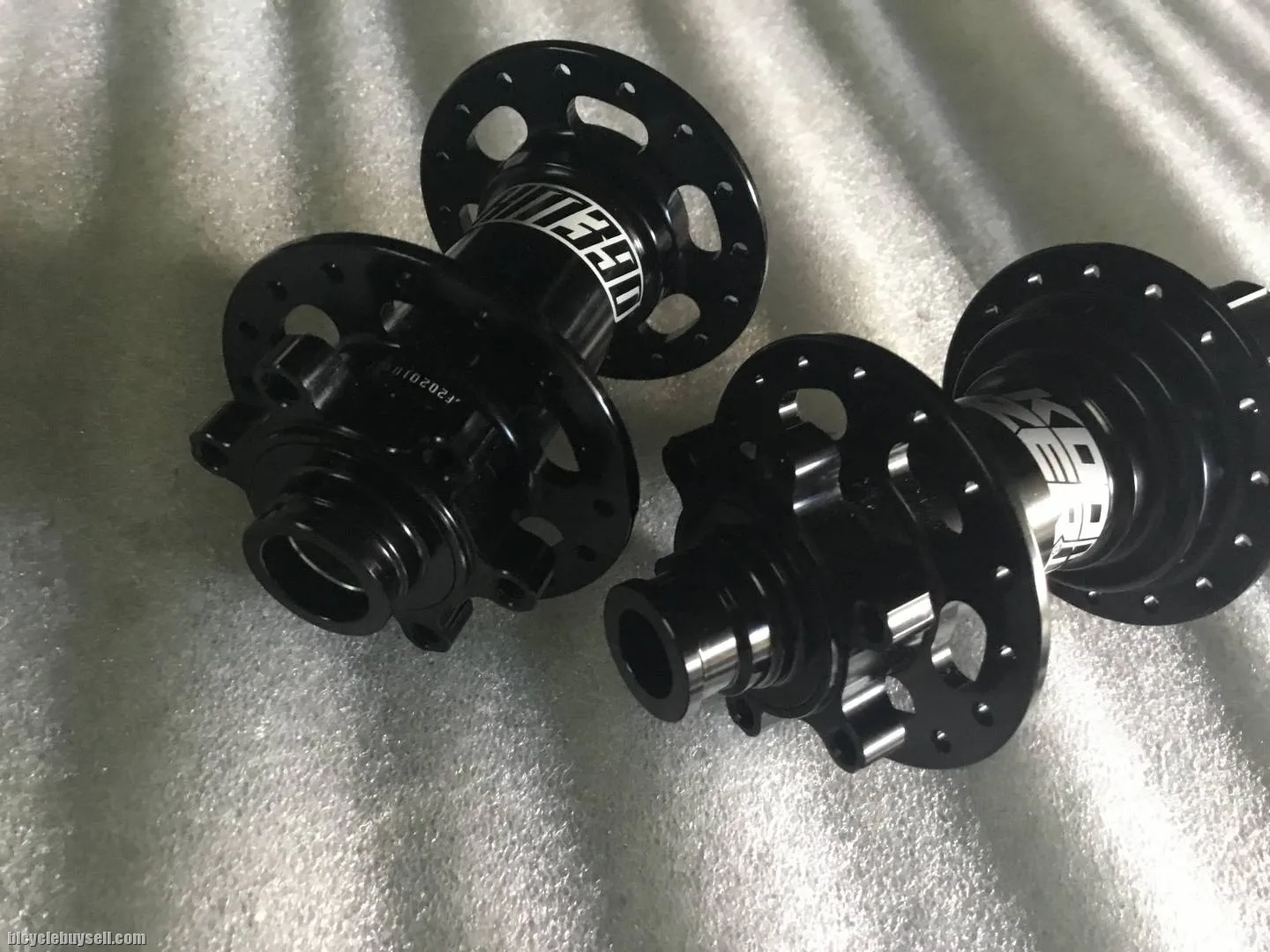 Koozer XM390 MTB Hubs 32H 6Pawl/ThruAxle @ free pos