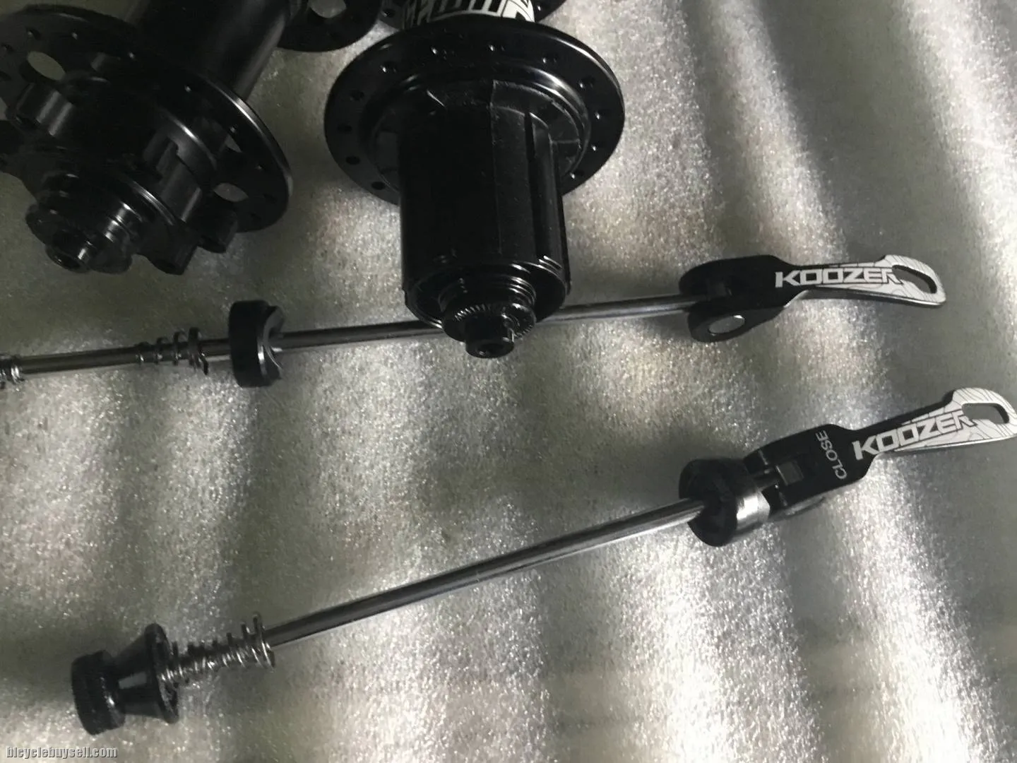 Koozer XM390 MTB Hubs 32H 6Pawl/QR @ free pos