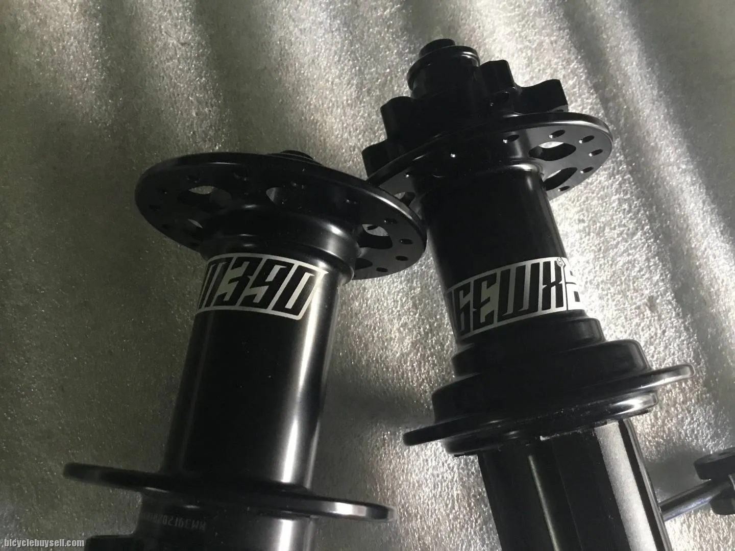 Koozer XM390 MTB Hubs 32H 6Pawl/QR @ free pos