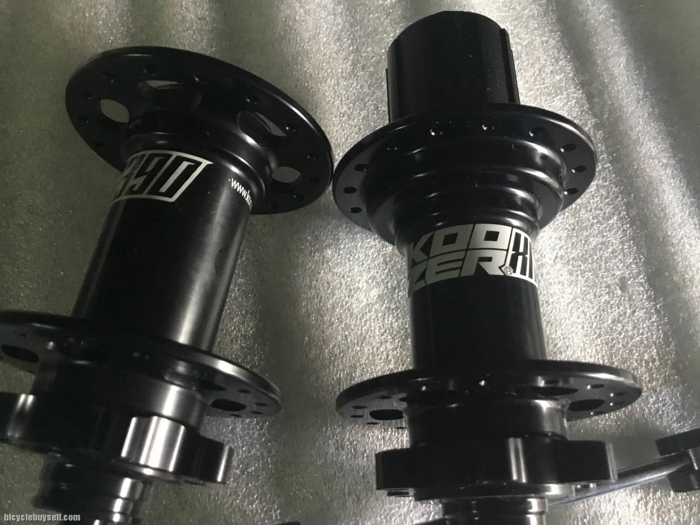 Koozer XM390 MTB Hubs 32H 6Pawl/QR @ free pos