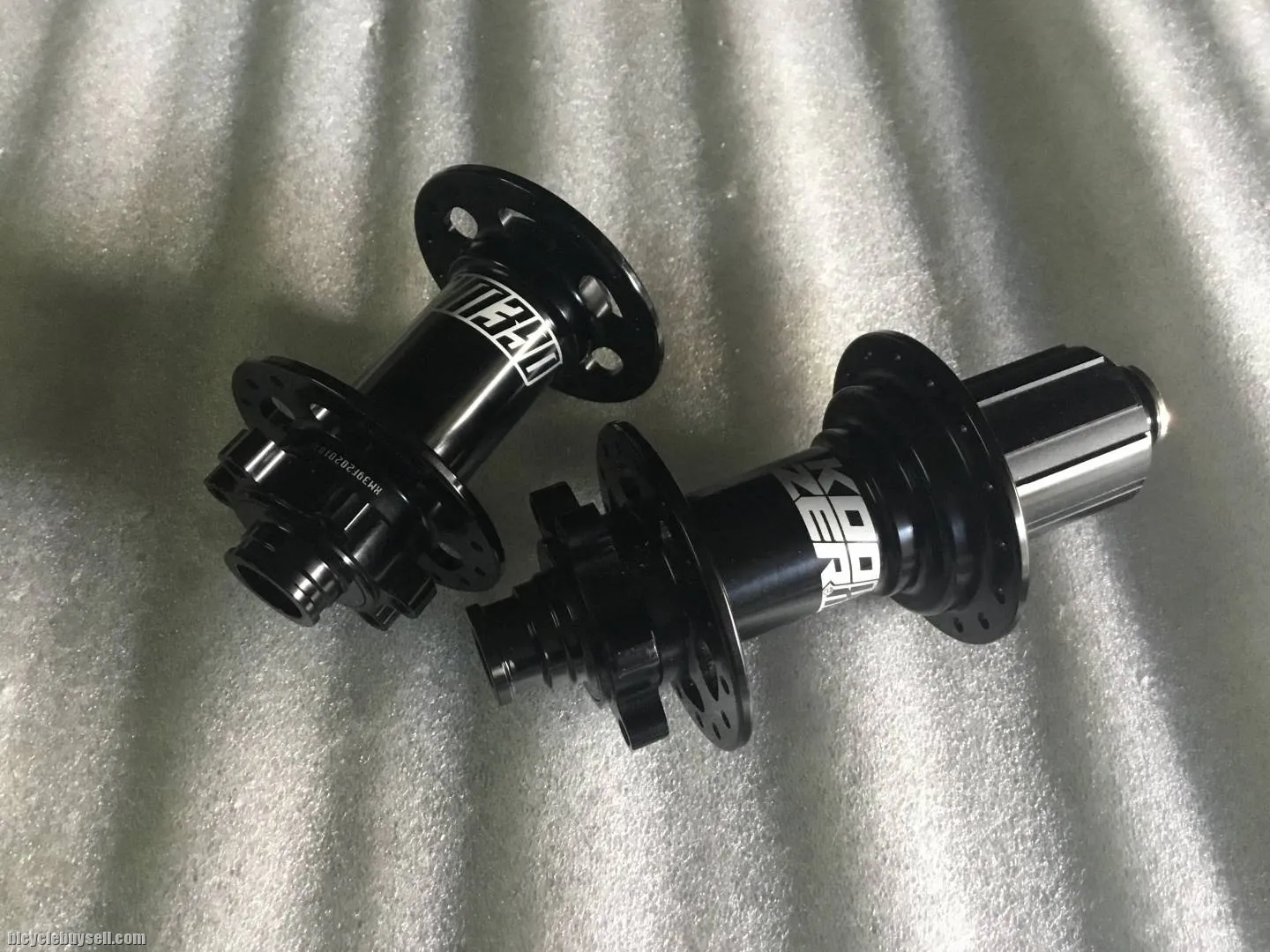 Koozer XM390 MTB Hubs 32H 6Pawl/QR @ free pos