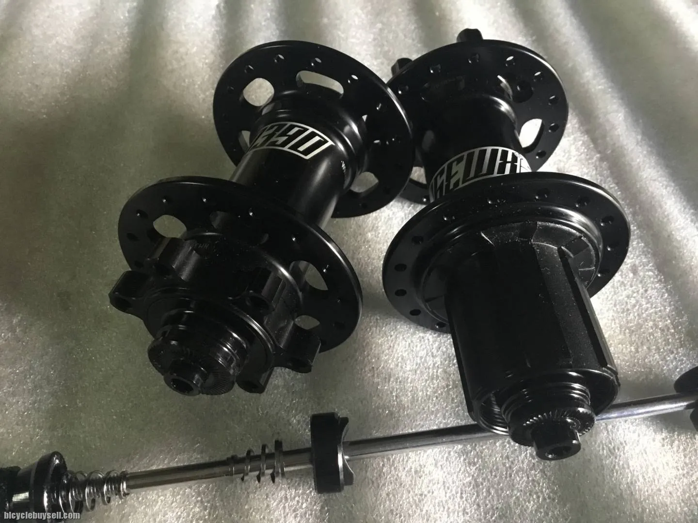 Koozer XM390 MTB Hubs 32H 6Pawl/QR @ free pos