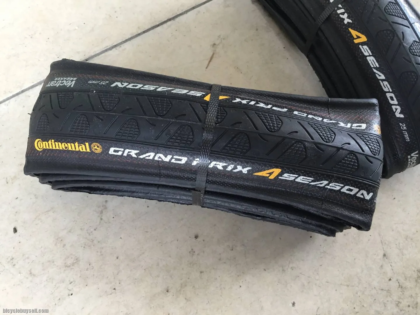Continental GrandPrix 4Season 700x25c Clincher - 1pair - free courier