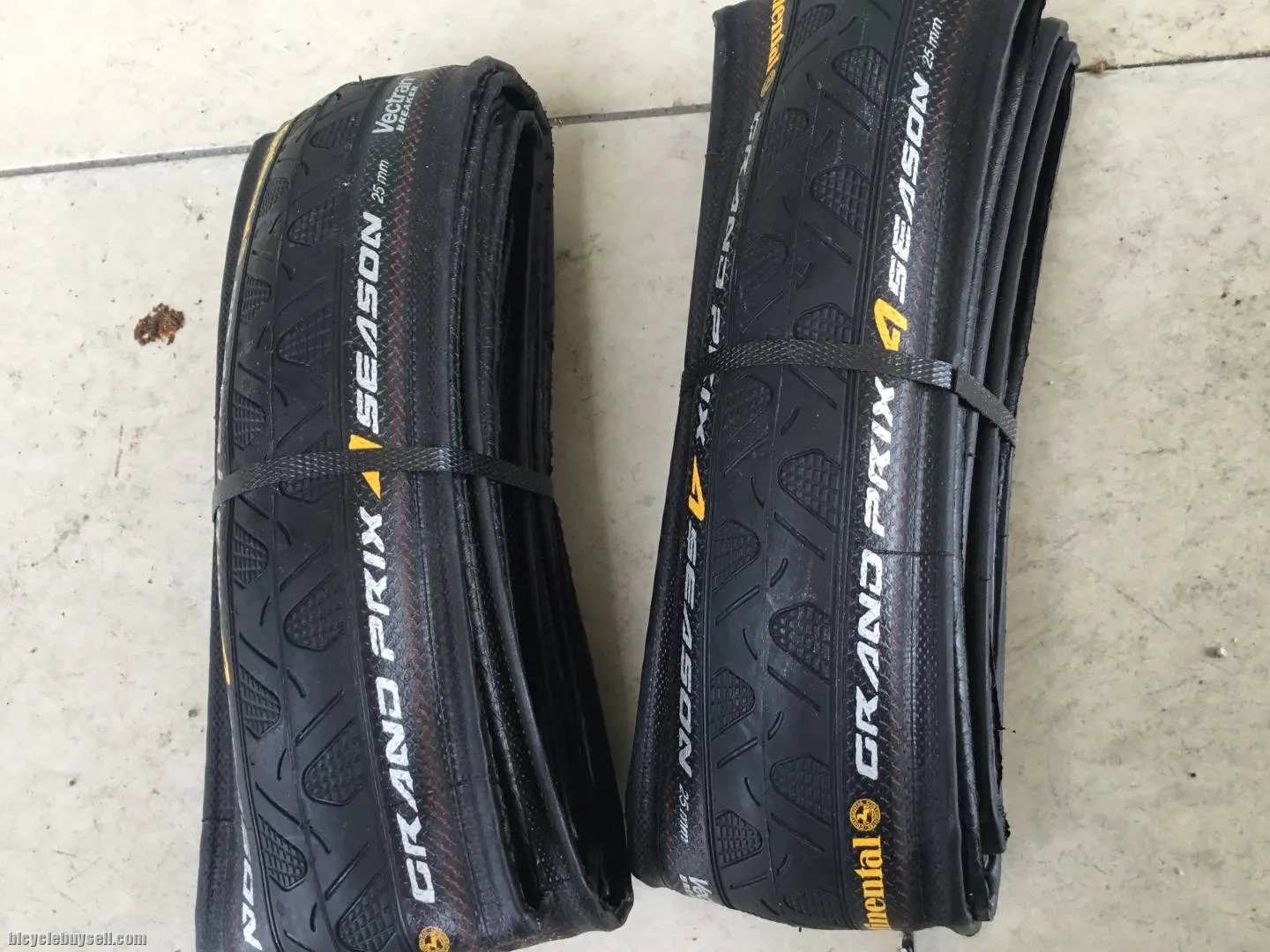 Continental GrandPrix 4Season 700x25c Clincher - 1pair - free courier