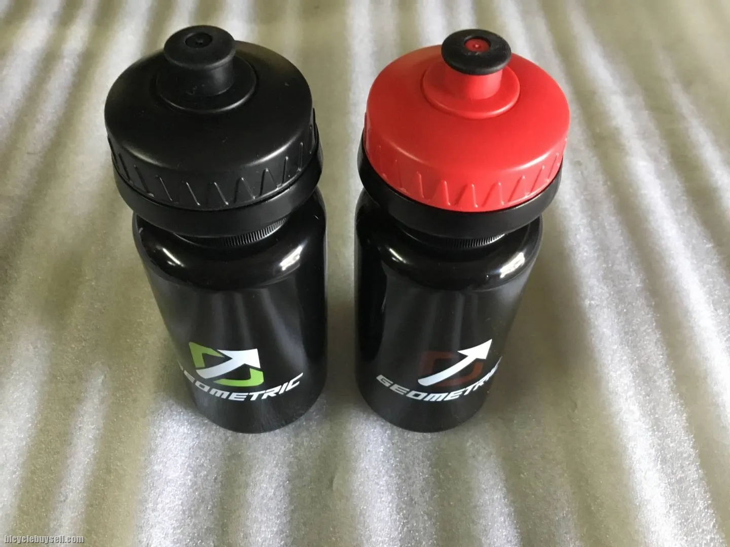 Geometric Water Bottle 600ml @ free pos