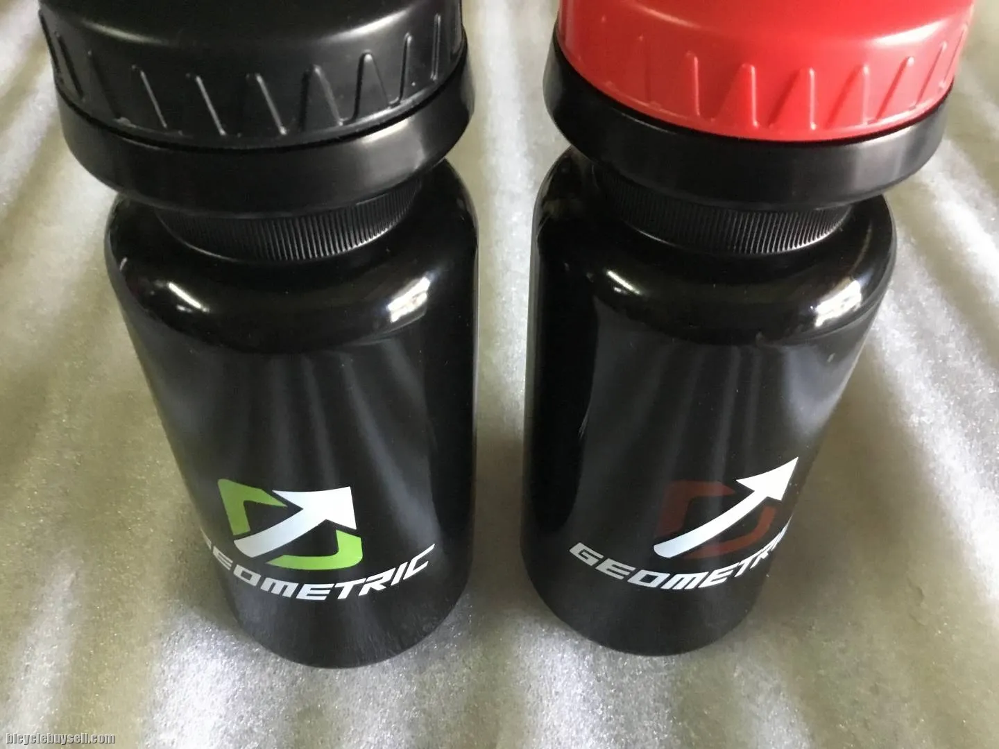 Geometric Water Bottle 600ml @ free pos