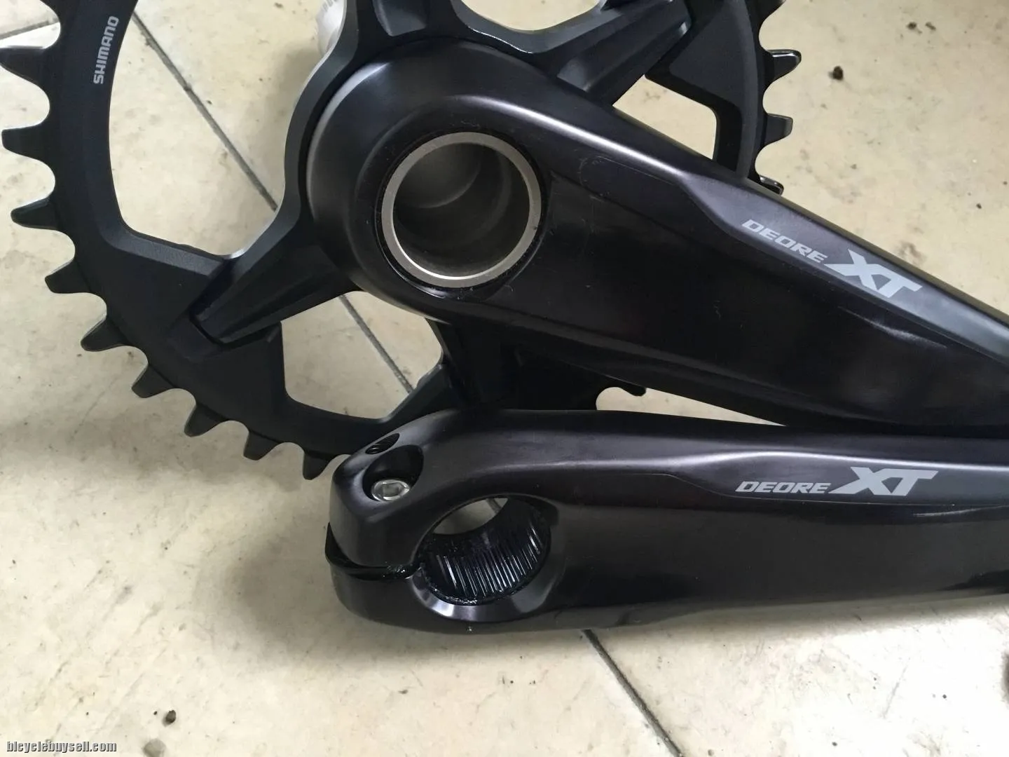 Shimano XT M8100 Crankset 1x12speed - Japan -- free courier