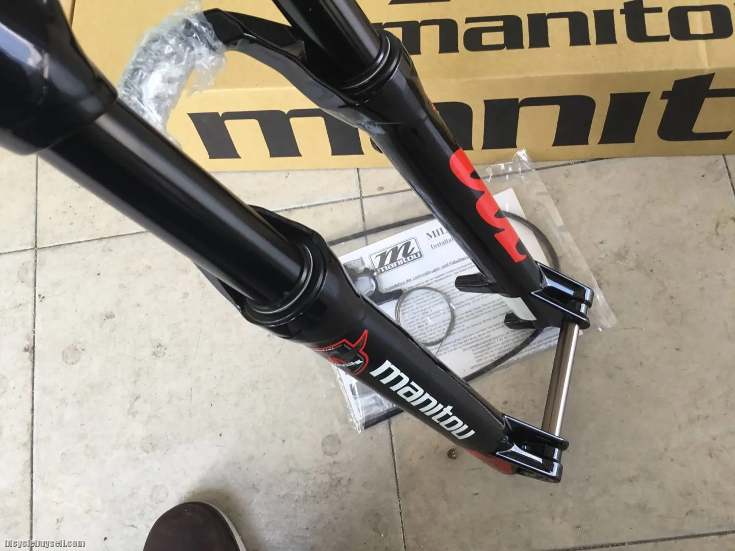 Manitou Marvel 27.5er Air Fork - Remote Lockout -- free courier