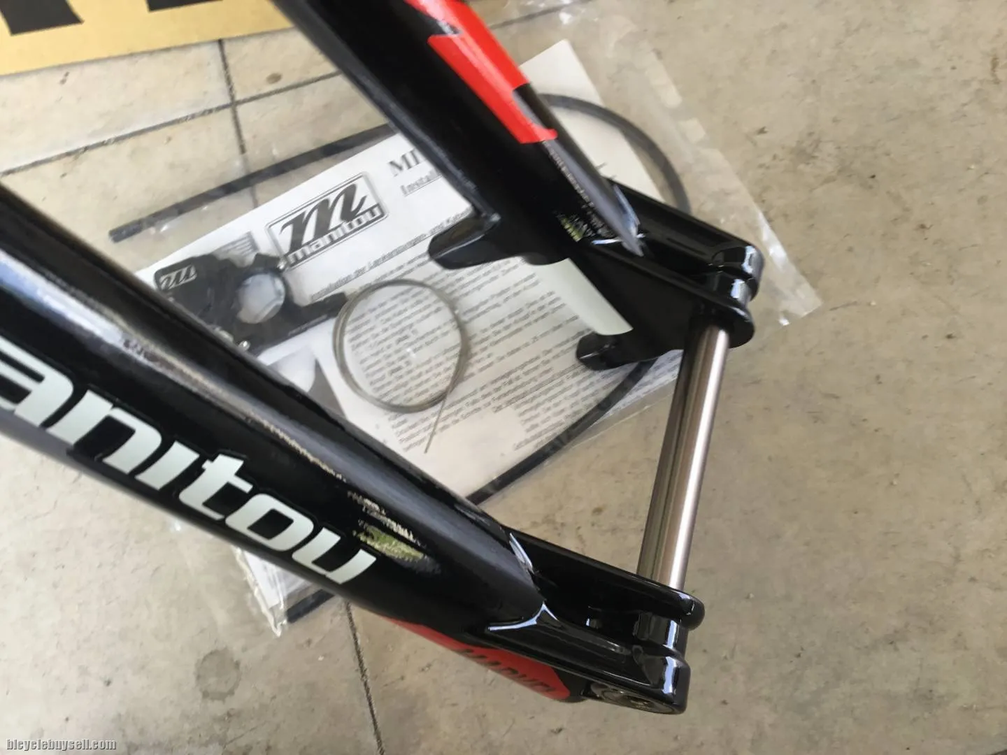 Manitou Marvel 27.5er Air Fork - Remote Lockout -- free courier