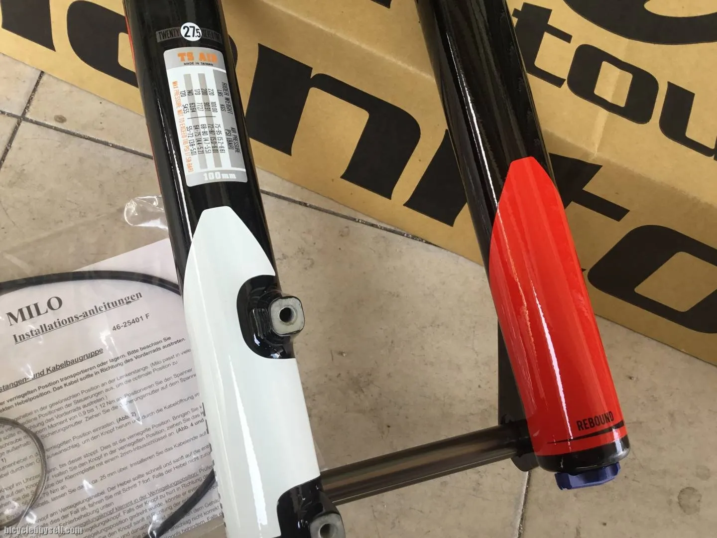 Manitou Marvel 27.5er Air Fork - Remote Lockout -- free courier