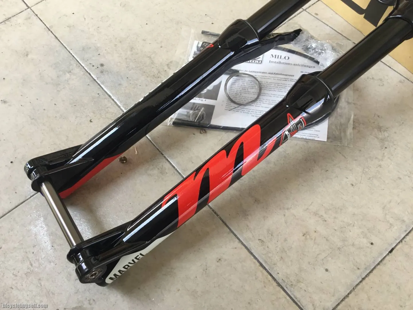 Manitou Marvel 27.5er Air Fork - Remote Lockout -- free courier