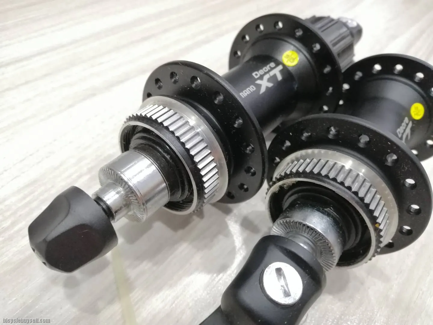 Shimano XT M775 10 Speed Center Lock 32H Hub Set With QR