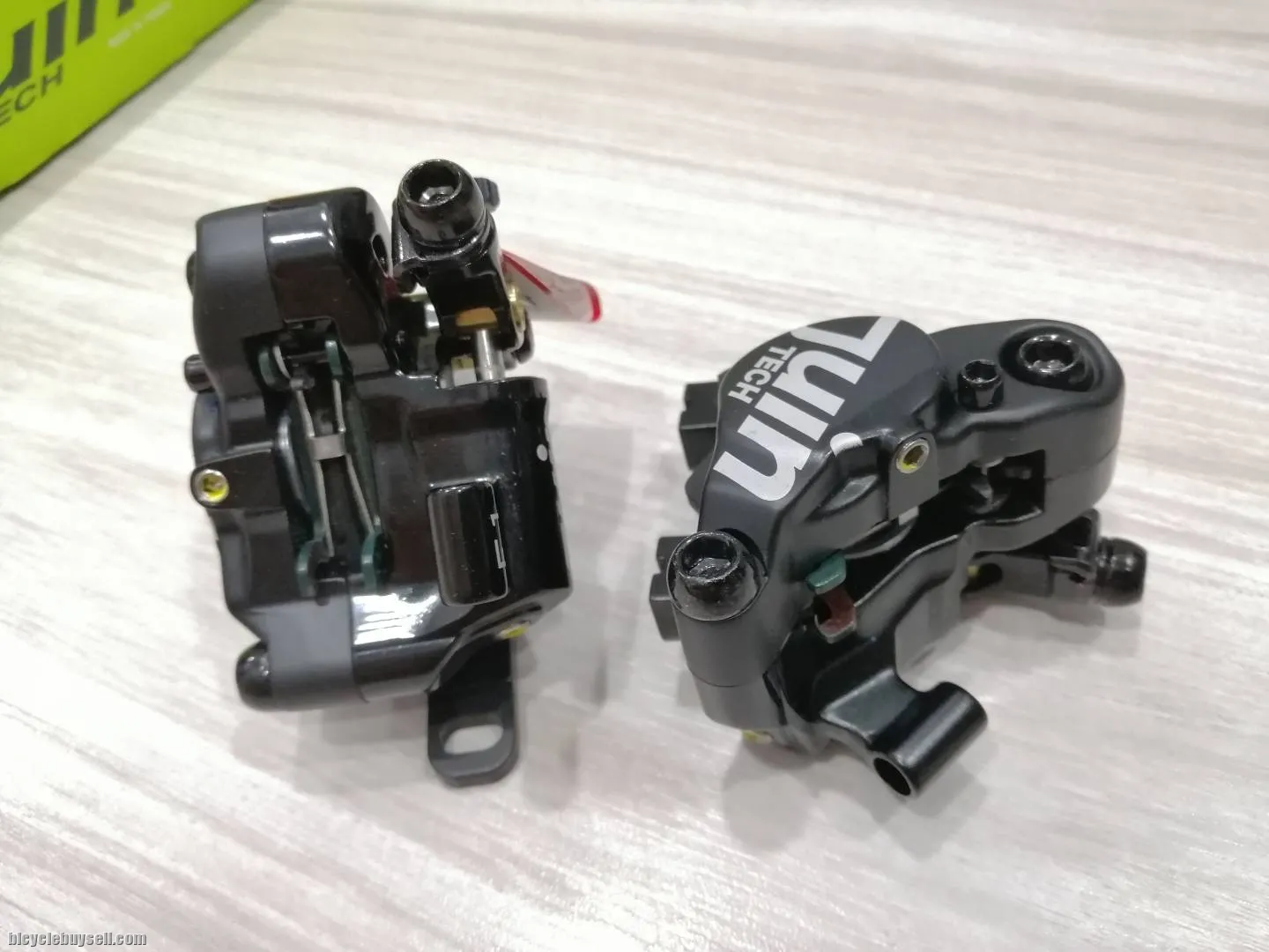 Juin Tech F1 Hybrid Hydraulic Road Disc Brake Set Black - Flat mount