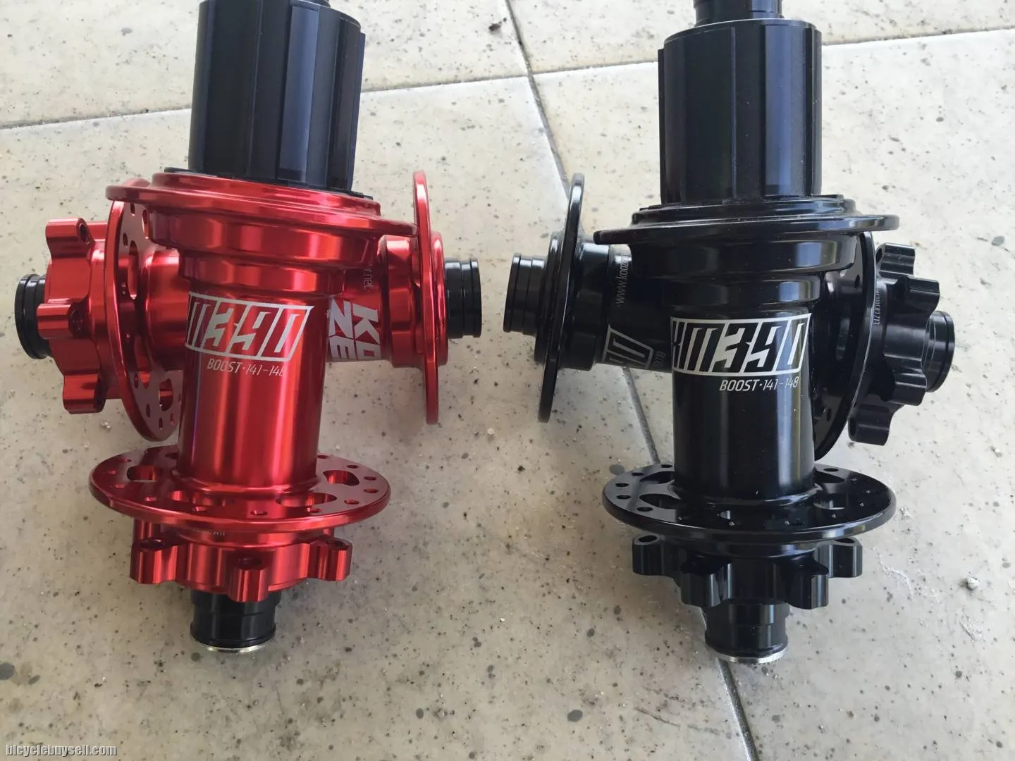 Koozer Boost MTB Hub - XM390 (Black/Red/Titanium) -- free courier