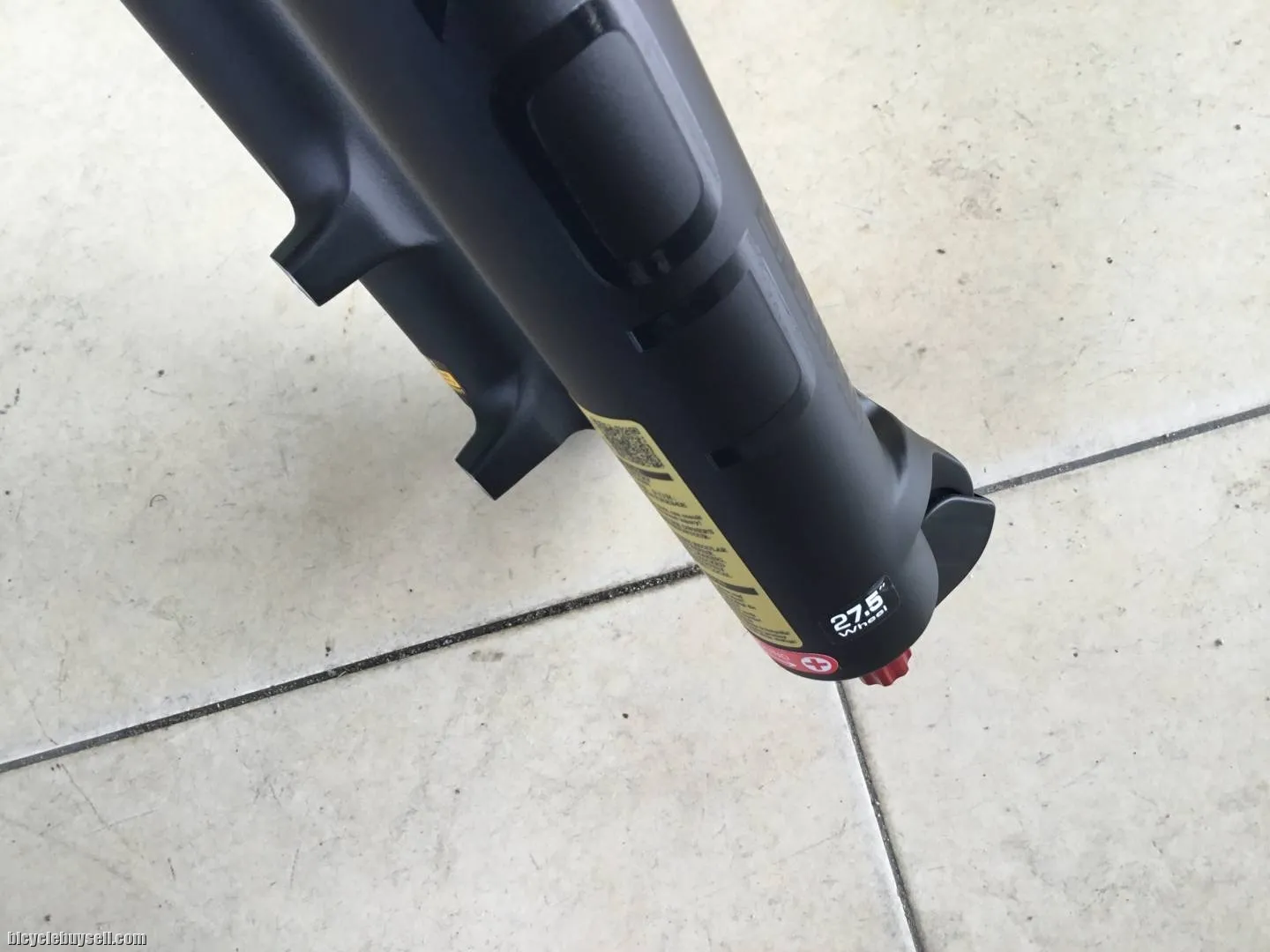 Epixon  27.5" Air Fork / 9mm QR (Remote Lockout) --  free courier