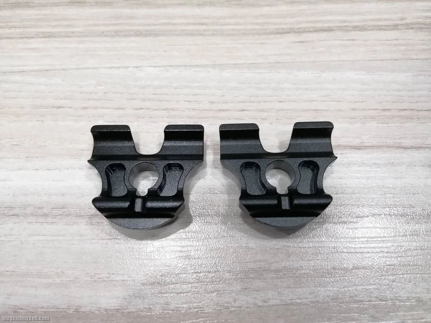 Niu Ju Specialized S-Works Carbon Seat Post Clamp 7 x 9mm
