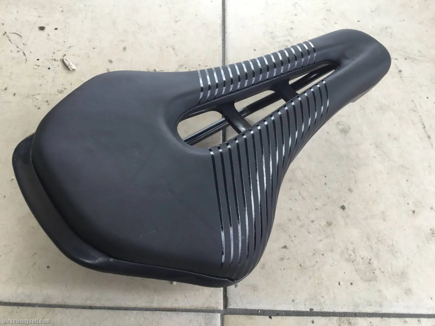 EC90 Pro Comfortable Saddles - free courier