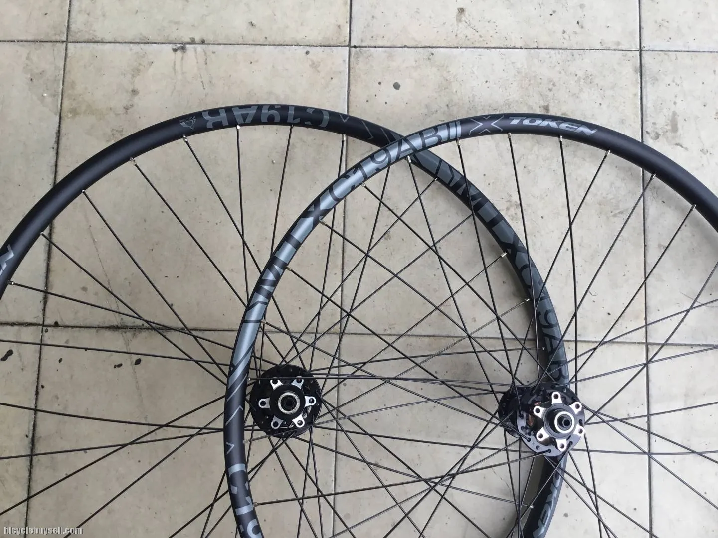 Token Tubeless 27.5er Custom FastAce Wheelset -- free courier