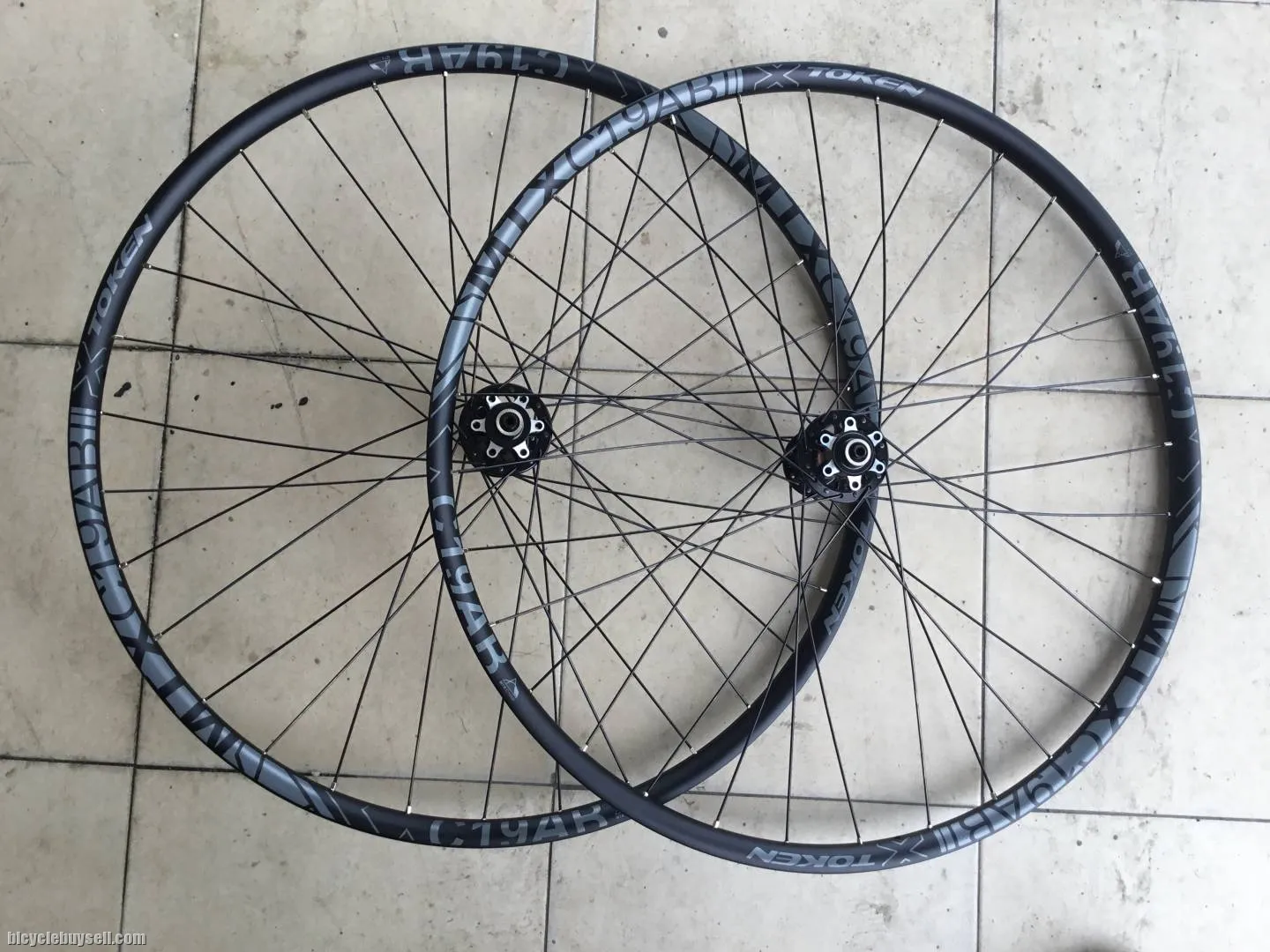 Token Tubeless 29er Custom FastAce Wheelset -- free courier