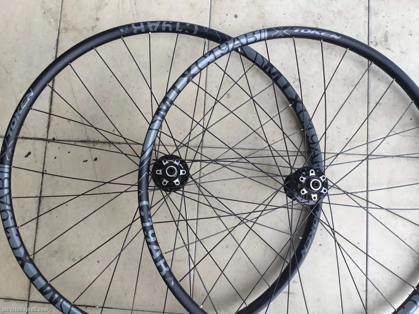 Token Tubeless 29er Custom FastAce Wheelset -- free courier