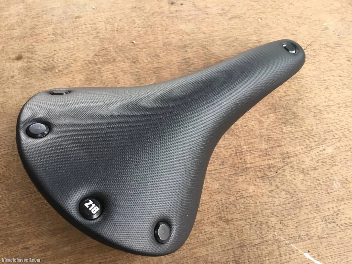 Luce Z18 Saddles - free courier