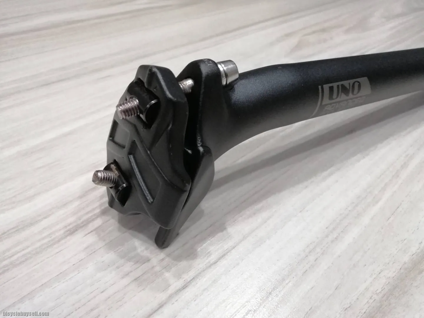 Uno 27.2 x 350mm 20mm Offset Seatpost