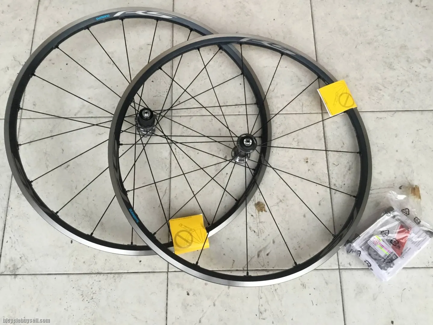 Shimano Ultegra RS500 Clincher Tubeless Wheelset  -  free courier
