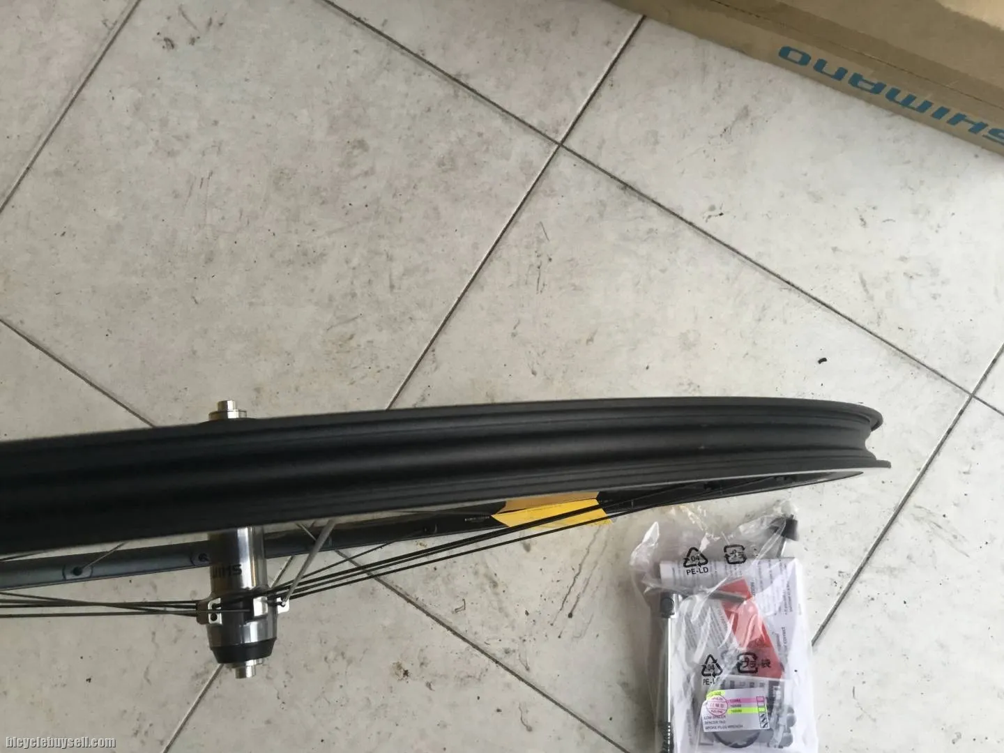Shimano Ultegra RS500 Clincher Tubeless Wheelset  -  free courier