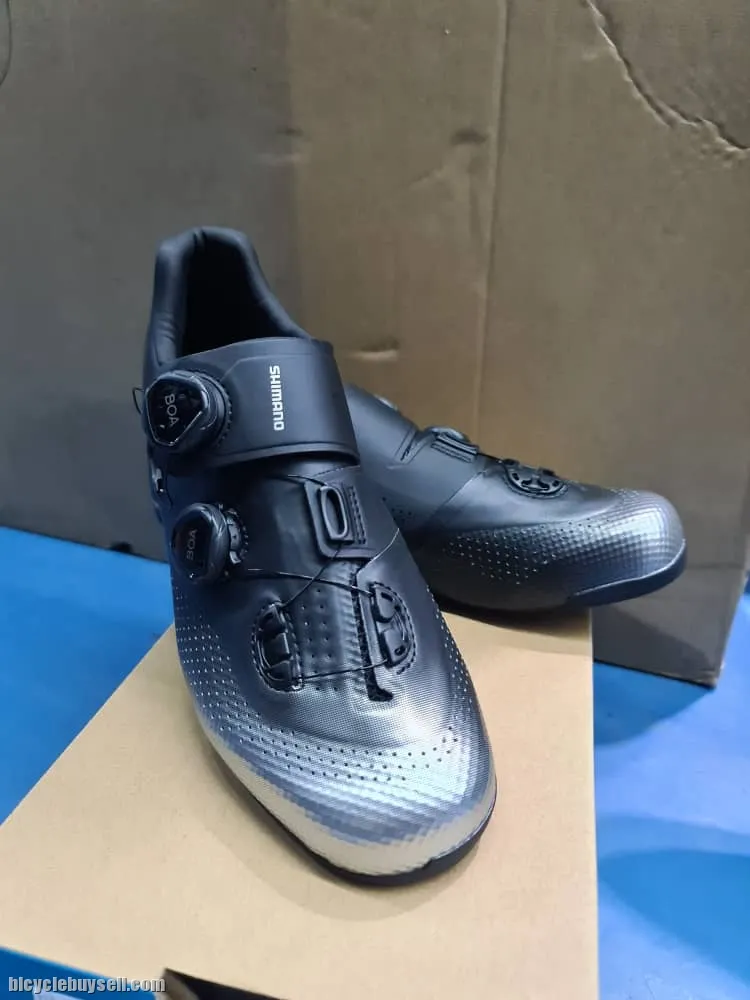 Shimano RC702 (Black / White) 2023 Brand New !!