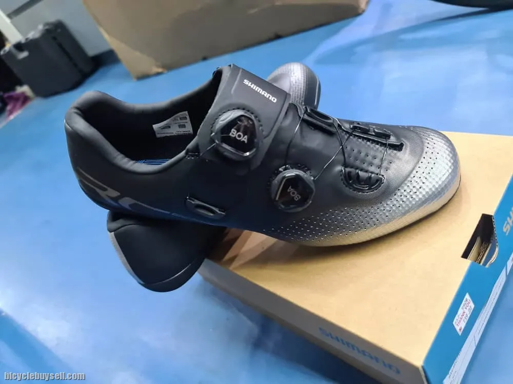 Shimano RC702 (Black / White) 2023 Brand New !!