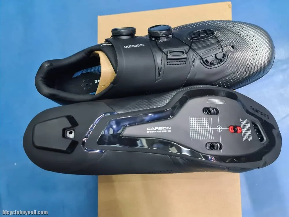 Shimano RC702 (Black / White) 2023 Brand New !!