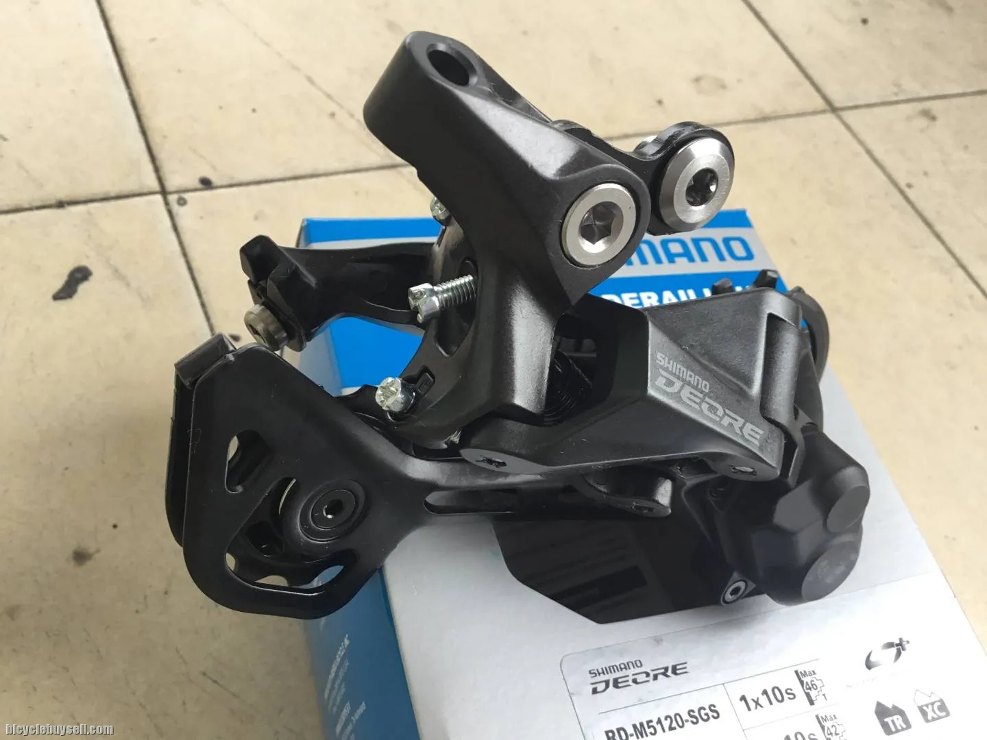 Shimano Deore M5120 Rear Deraileur - free courier