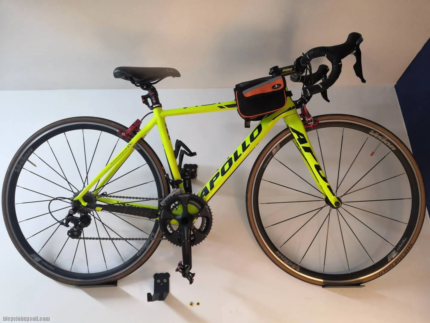 Apollo Carbon Road bike