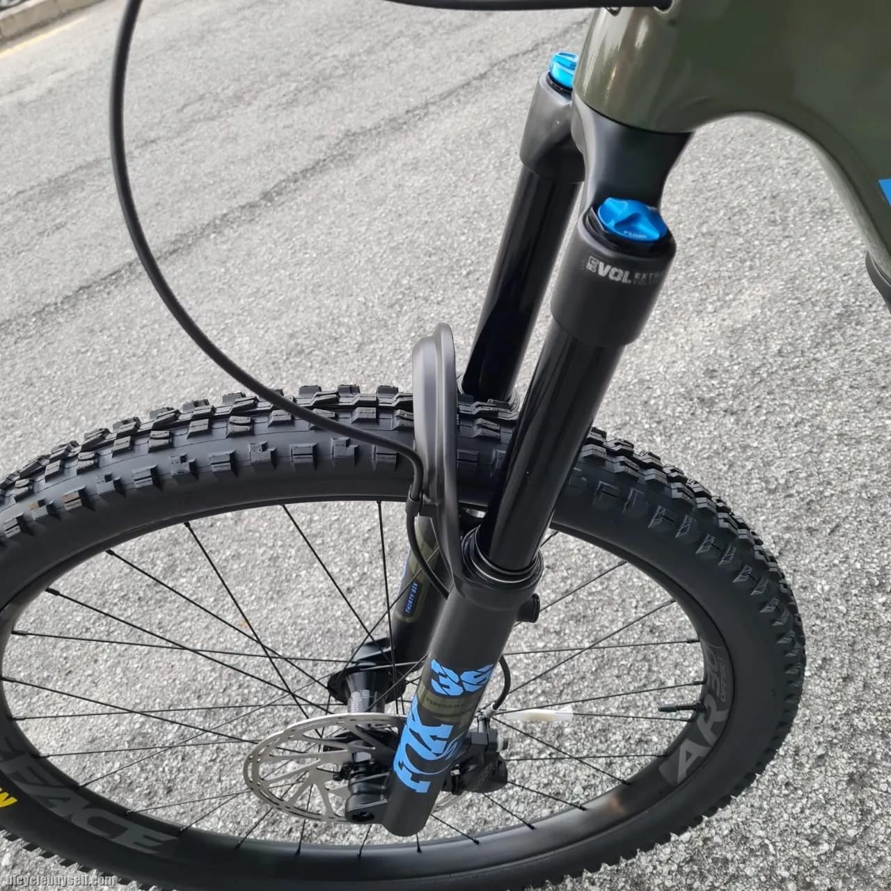 Santa Cruz Bronson 4c MX S-Kit - M size Lifetime Warranty