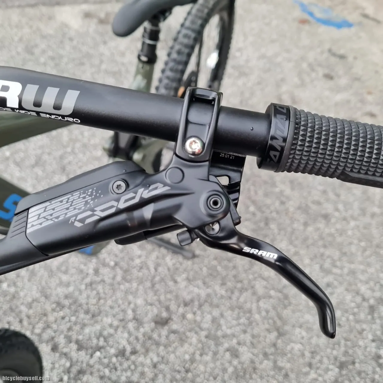 Santa Cruz Bronson 4c MX S-Kit - M size Lifetime Warranty