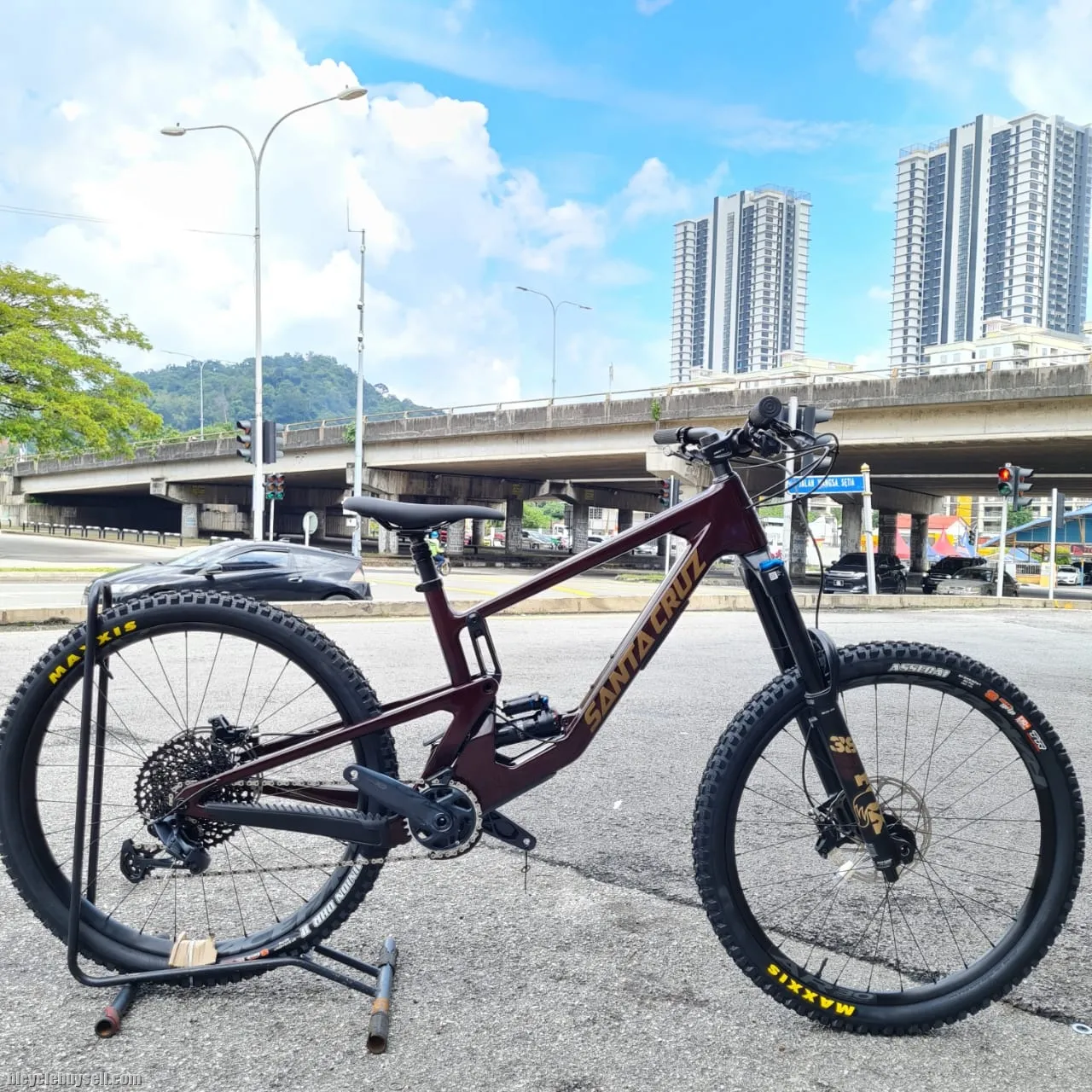 Santa Cruz Nomad 5 Carbon C, S Kit Lifetime Warranty