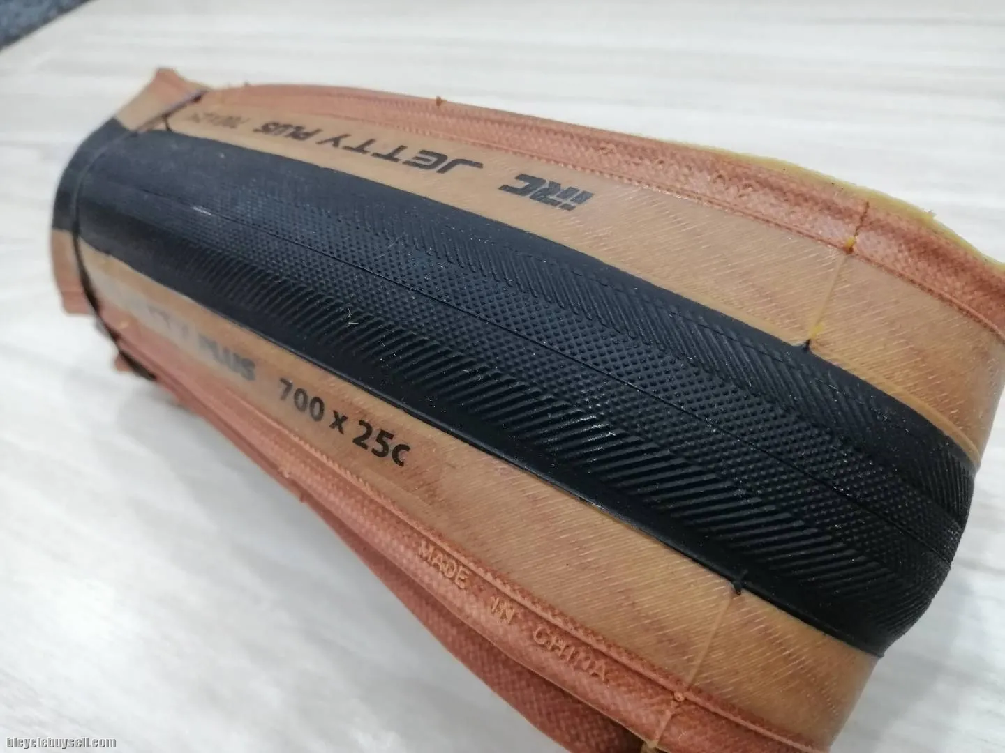 IRC Jetty Plus Yellow Edge Road Tire 700 x 25c