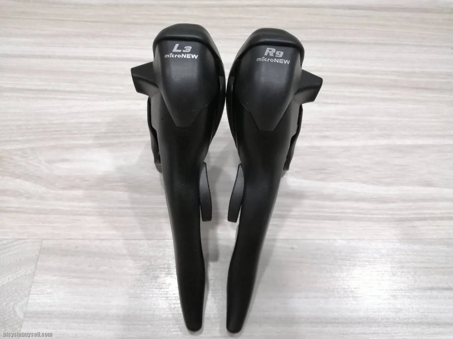 Micronew R9 3 x 9 Speed Road Shifter Compatible With Shimano Gearset