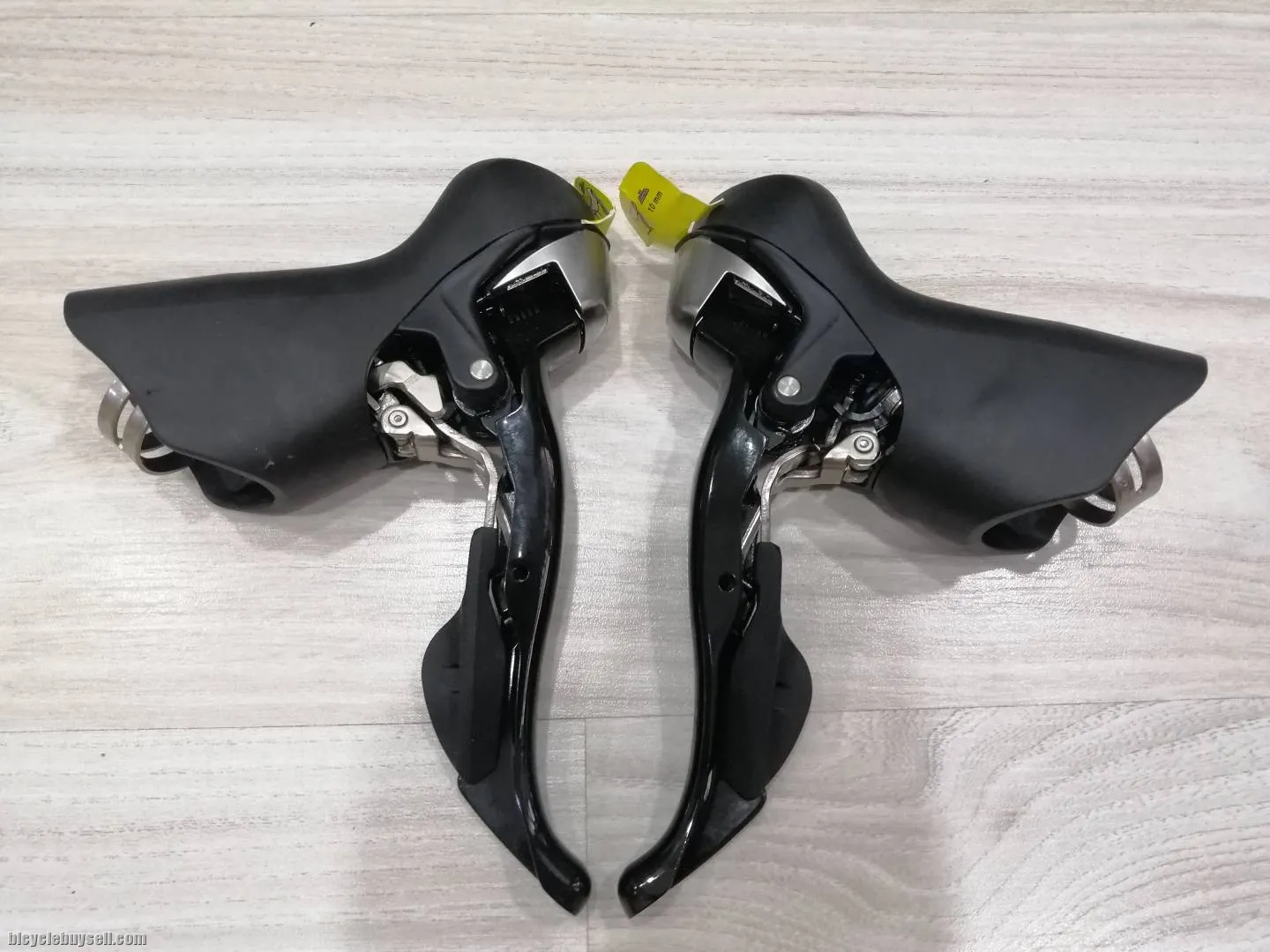 Shimano 105 ST- 5700 2x10 Speed STI Shifter Set