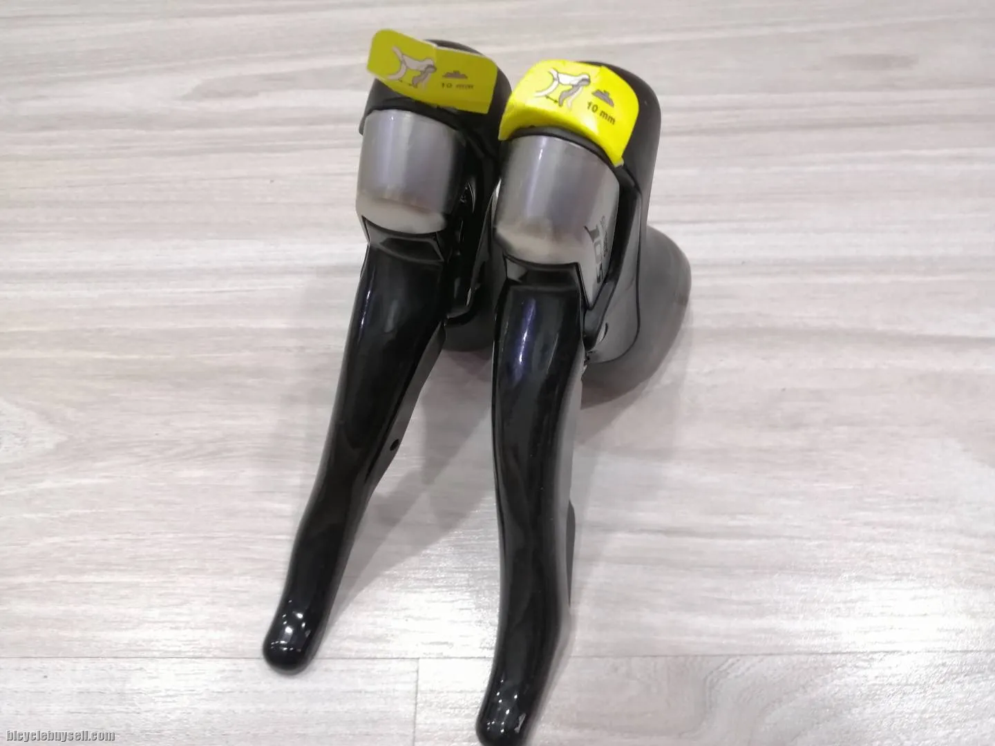 Shimano 105 ST- 5700 2x10 Speed STI Shifter Set