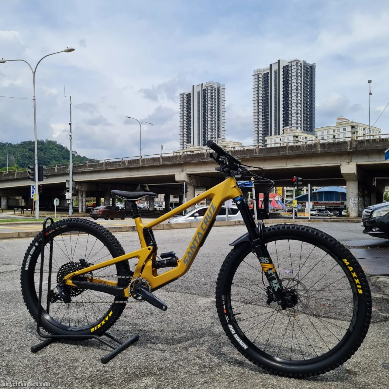 Santa Cruz Bronson 4c MX S-Kit - M size Lifetime Warranty