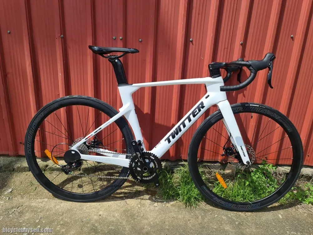 Twitter R10 RS Carbon - (700cc) Retrospec (11 speeds) Brand New !!!