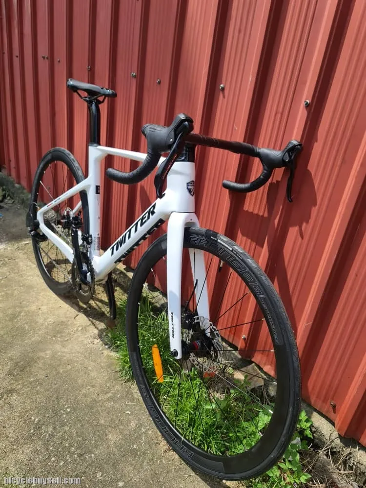 Twitter R10 RS Carbon - (700cc) Retrospec (11 speeds) Brand New !!!