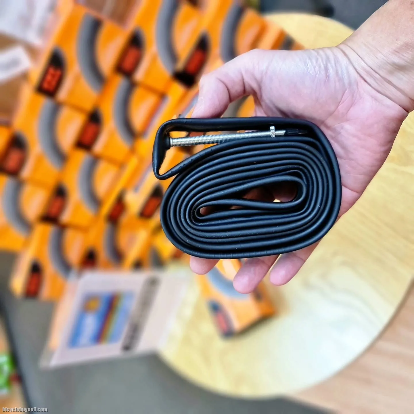 (NP CYCLE LAB KUCHING) CST ROADBIKE INNER TUBE 700X25C PRESTA SUPER HEAVY DUTY