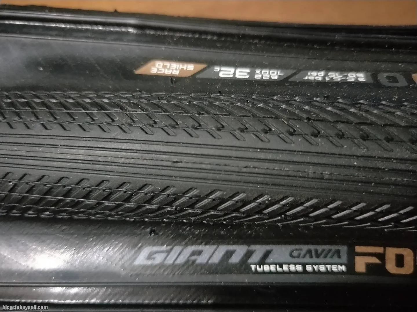 Giant Gavia Fondo 0 Tubeless Road Bike tire 700 x 32C