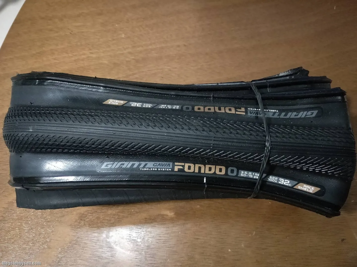 Giant Gavia Fondo 0 Tubeless Road Bike tire 700 x 32C