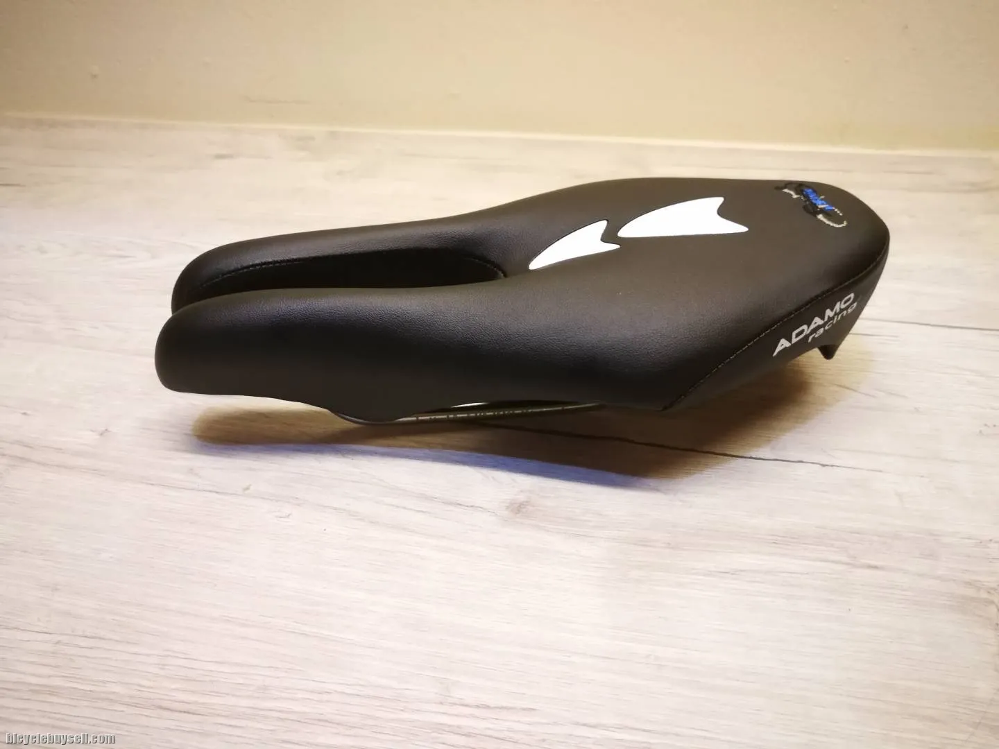 ISM Adamo Racing Split Nose Road Triathlon TT Multisport Bicycle Bike Seat Saddle