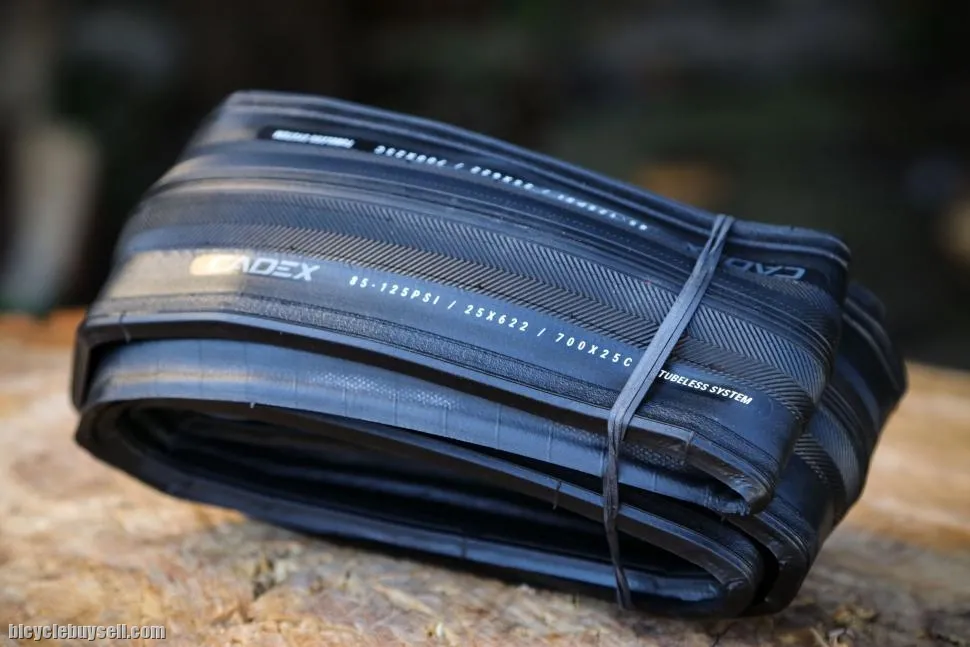 Cadex Race Tires 700 x 25C Black - Performance Series 85-120 PSI  Giant