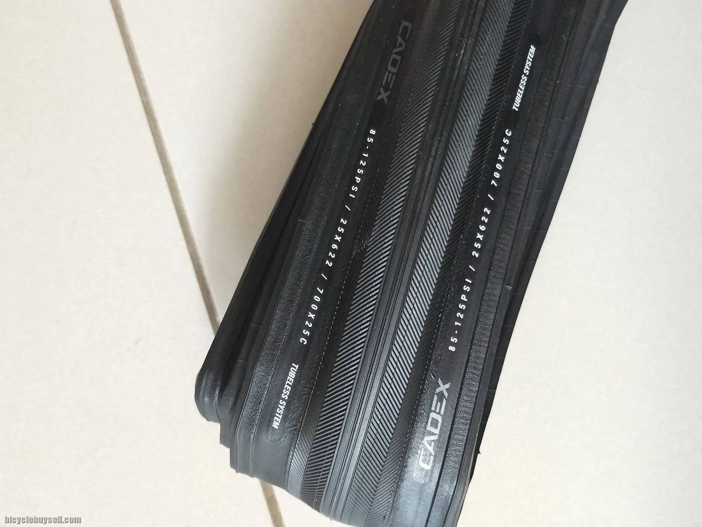 Cadex Race Tires 700 x 25C Black - Performance Series 85-120 PSI  Giant