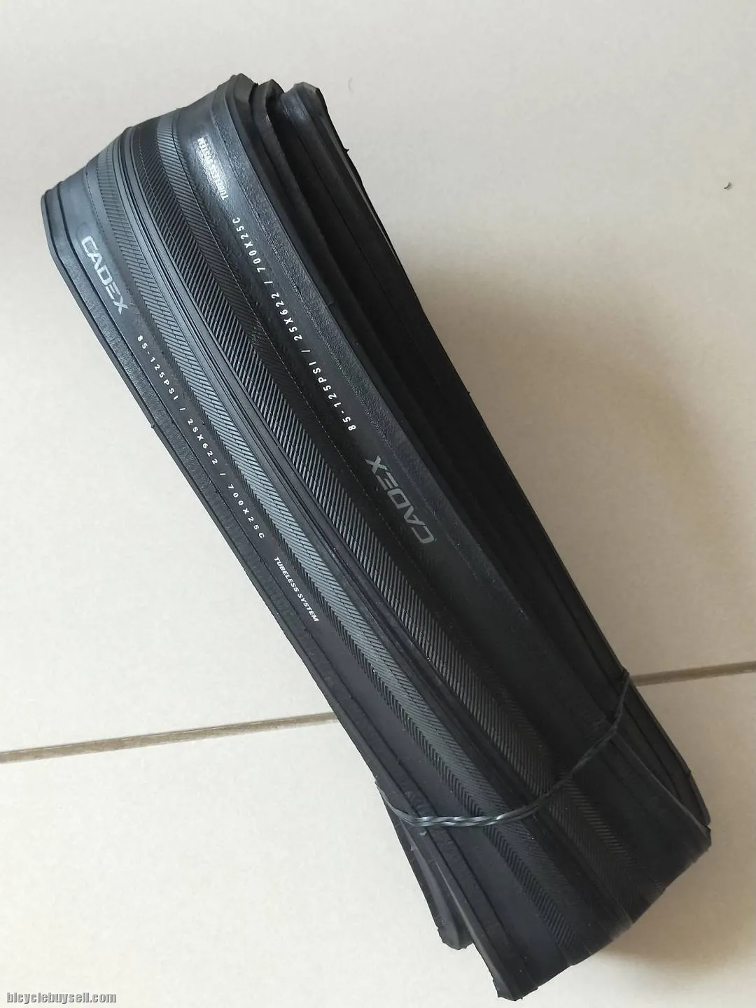 Cadex Race Tires 700 x 25C Black - Performance Series 85-120 PSI  Giant